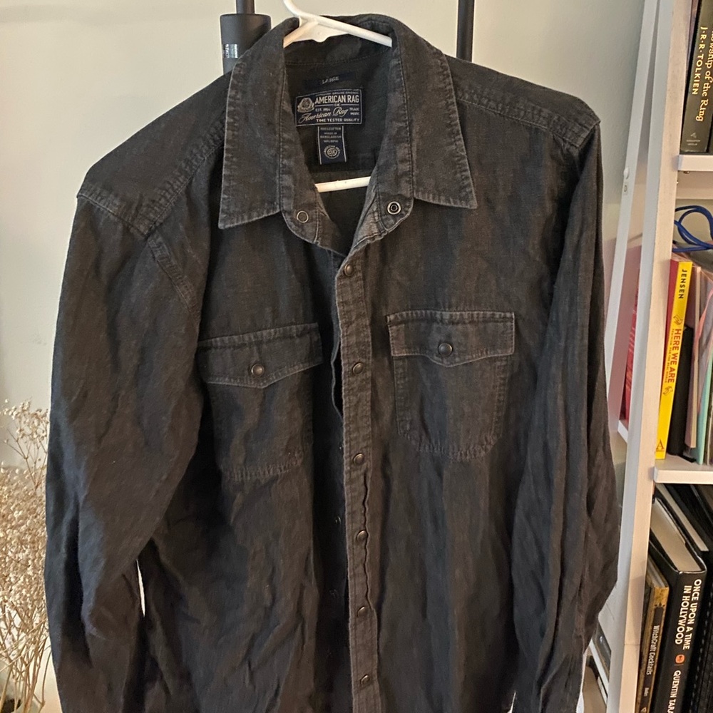 Casual men’s gray button down